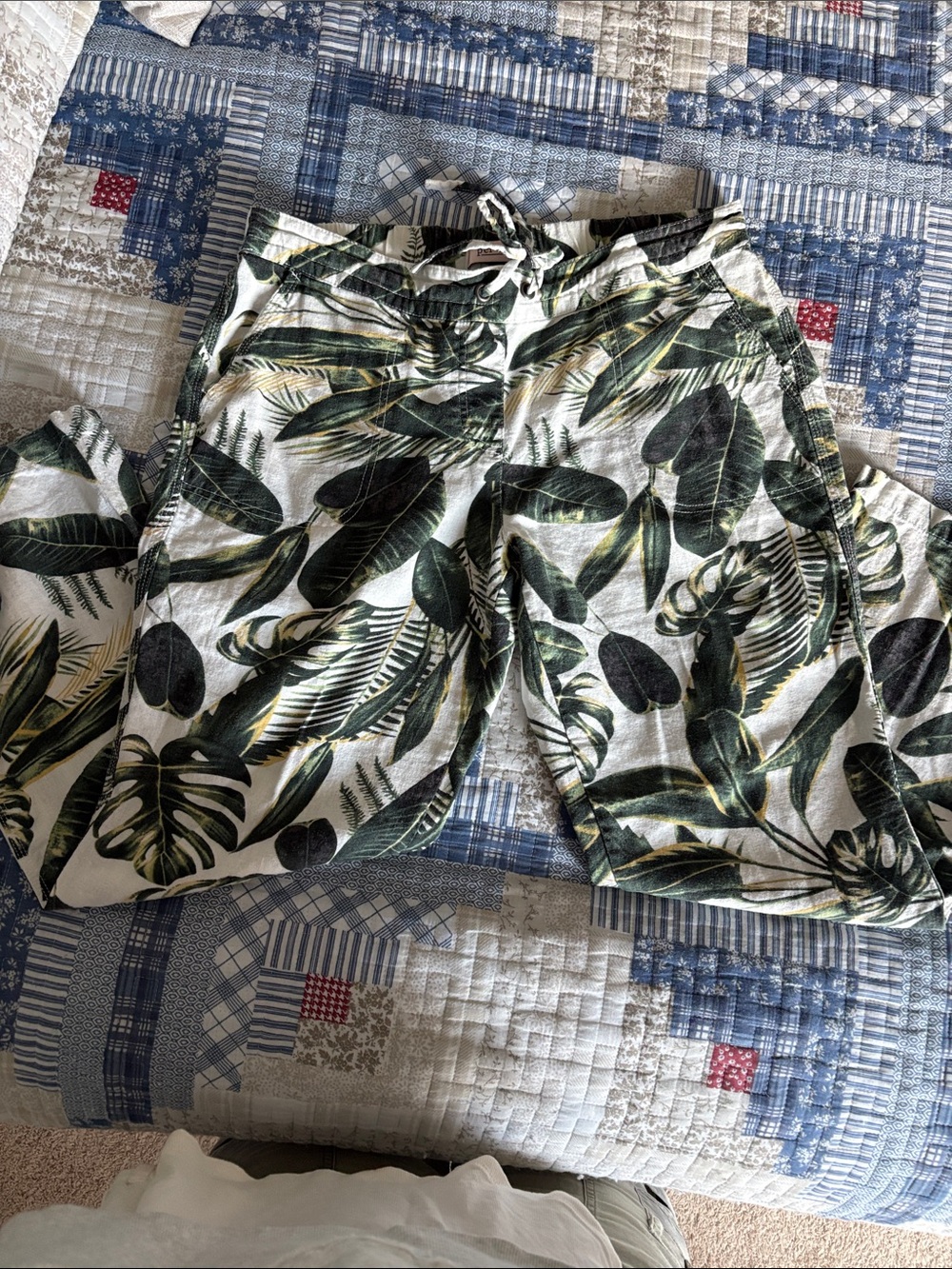 Tropical Leaf Print Drawstring Shorts - Green